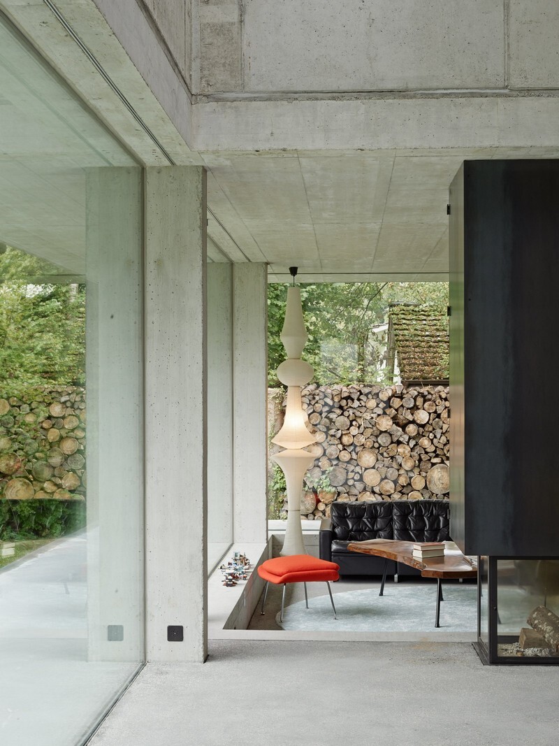 The Architecture of This Family House Combines Raw Concrete with Dark Wood (8)