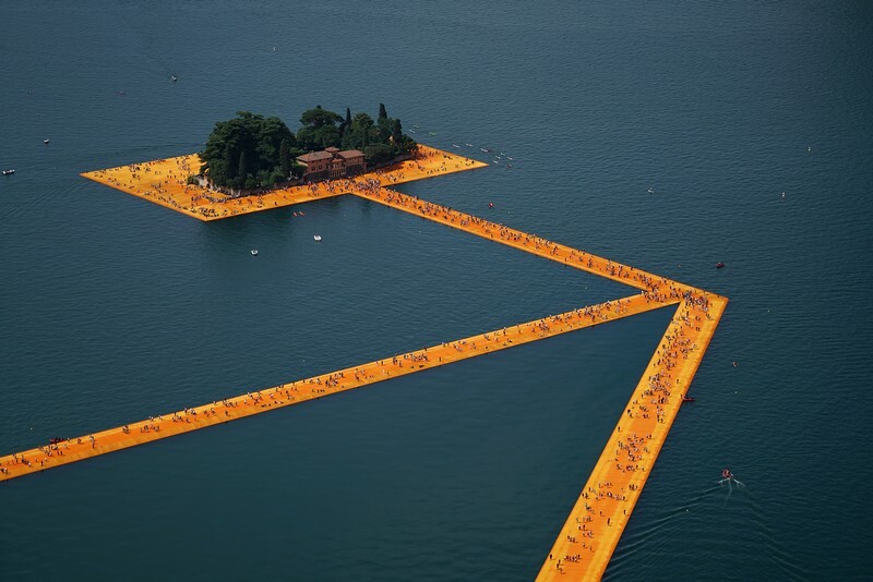 The Floating Piers - A 3 Kilometer-long Walkway Across the Water of Lake Iseo (11)
