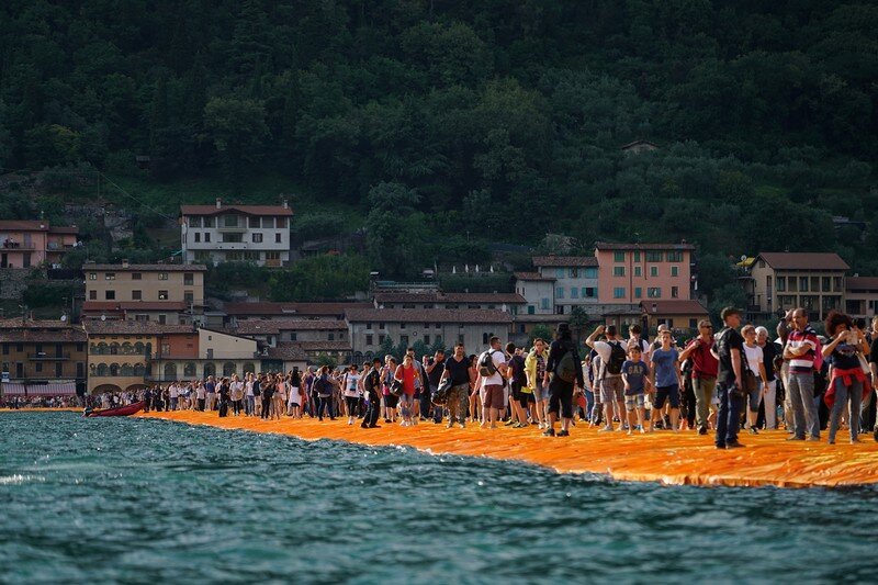 The Floating Piers - A 3 Kilometer-long Walkway Across the Water of Lake Iseo (12)