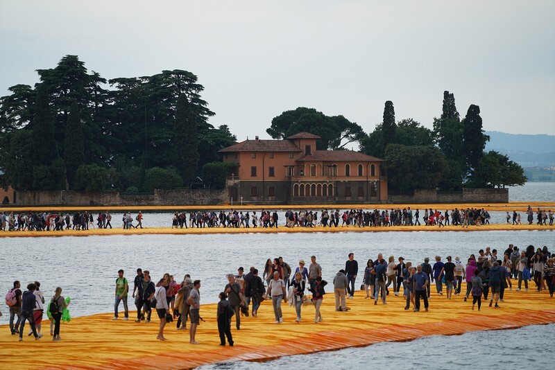 The Floating Piers - A 3 Kilometer-long Walkway Across the Water of Lake Iseo (13)