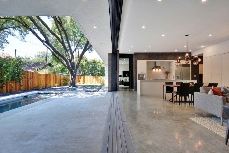 This Austin House Enables a Flexible Lifestyle (17)