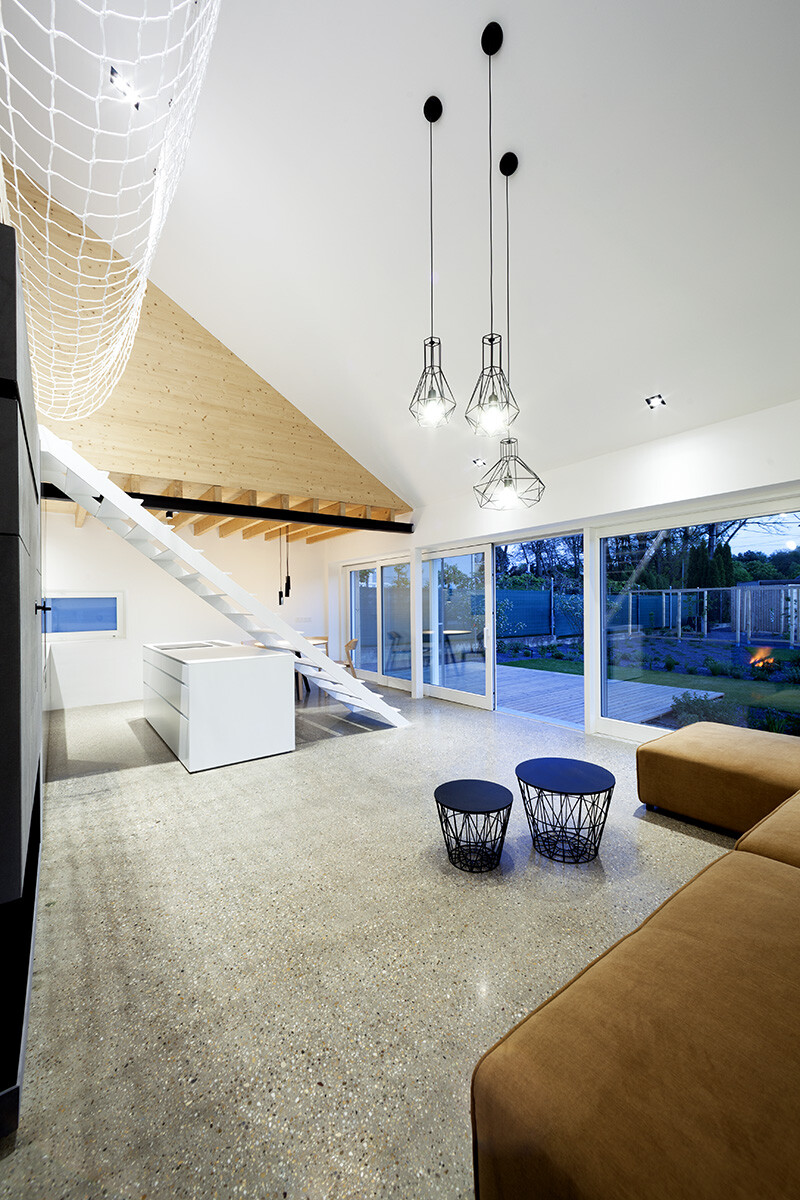Under the Calvary House Has Traditional Shape and Modern Interiors (7)