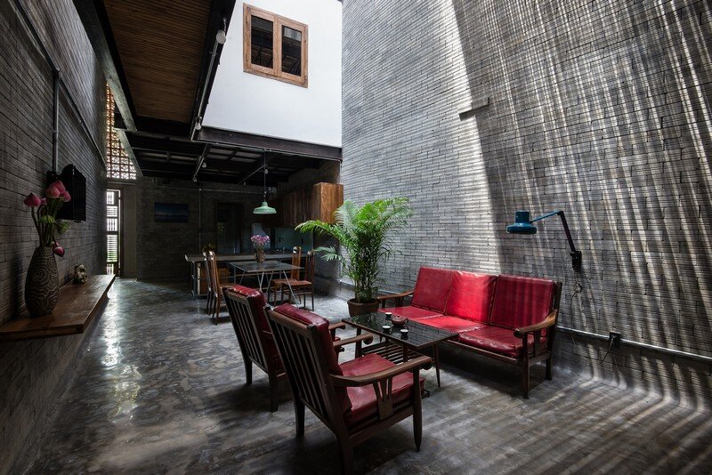 Vietnamese House Designed for a Buddhist Family (2)