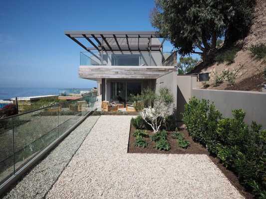 Kern Residence – Seaside Retreat by Modal Design