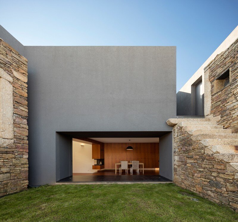 Vigario House is a Dialog Between Old and New (2)