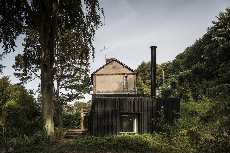 Black Wood House by Marchi Architectes (1)