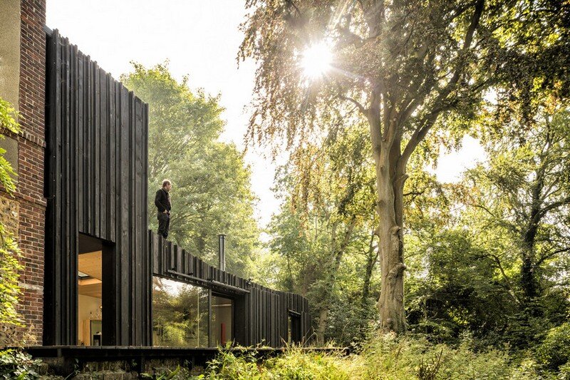Black Wood House by Marchi Architectes (18)