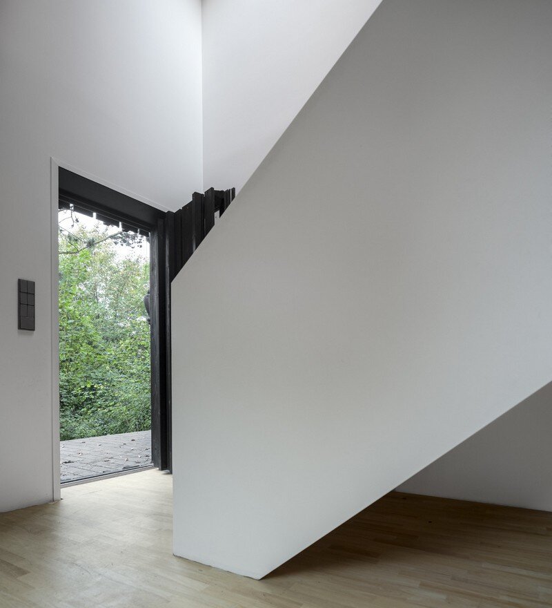 Black Wood House by Marchi Architectes (9)