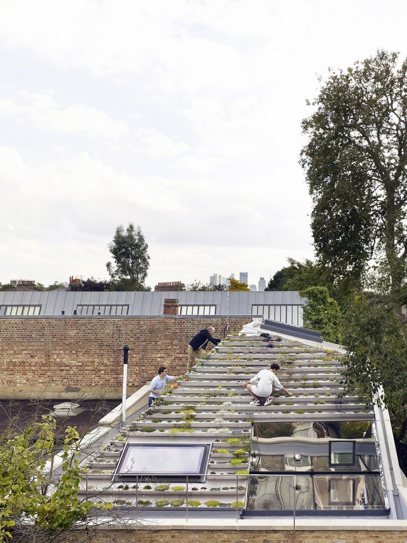 Garden House Under a 'Hanging-Basket' Roof Hayhurst (24)