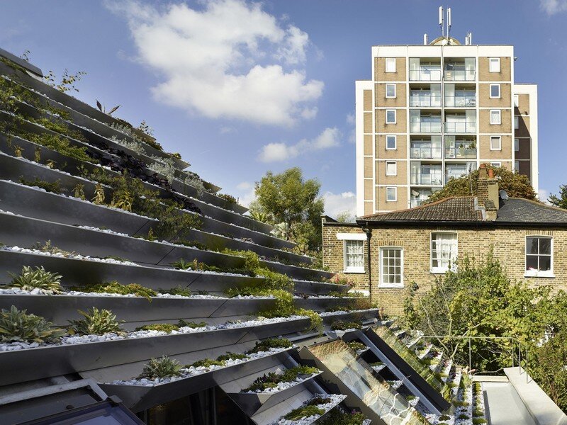 Garden House Under a 'Hanging-Basket' Roof Hayhurst (4)