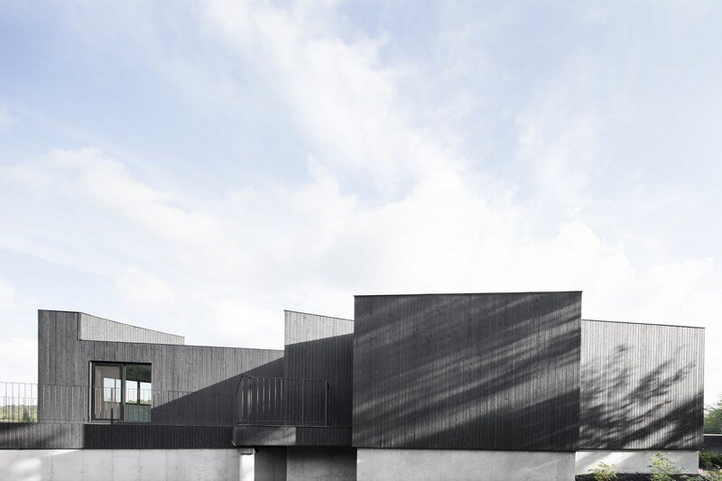 La Héronnière - Low Impact House Design by Alain Carle Architect (2)