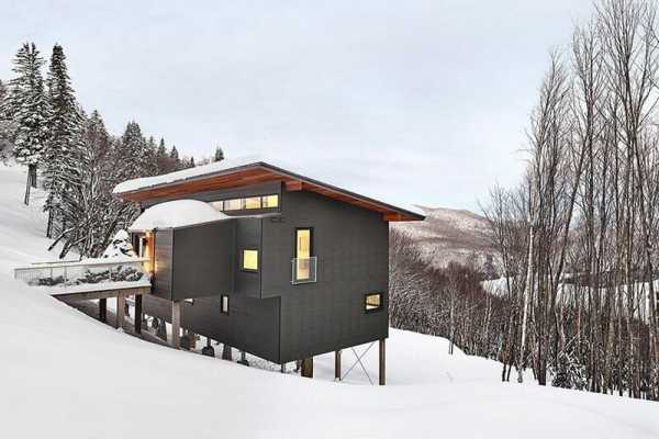 Laurentian Ski Chalet, Weekend Retreat Located on the Steep Slope of a Former Ski Hill