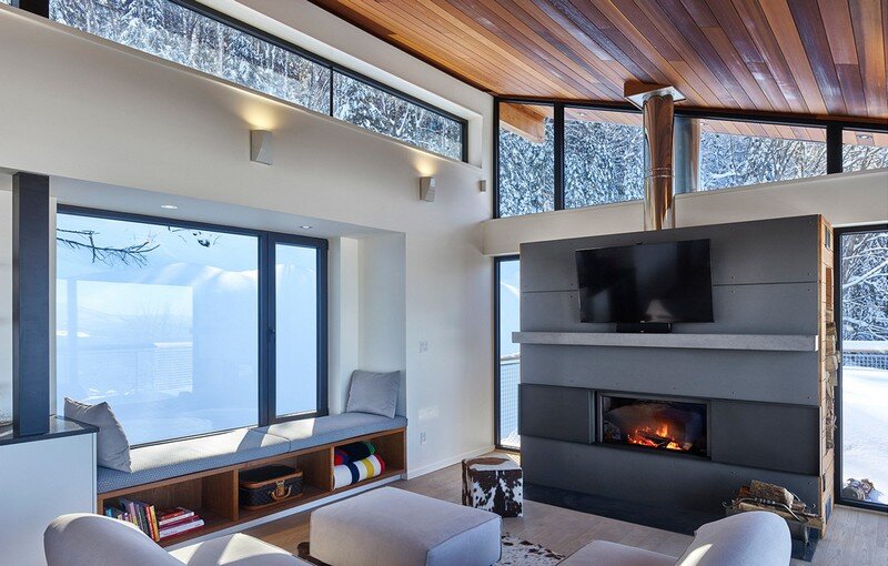 Laurentian Ski Chalet - Weekend Retreat Located on the Steep Slope of a Former Ski Hill (10)
