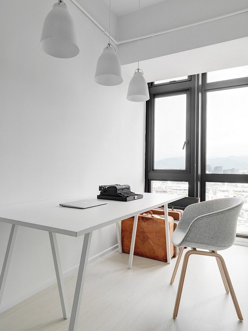 Minimalist White Apartment - Tsai Residence by Tai & Architectural Design (8)
