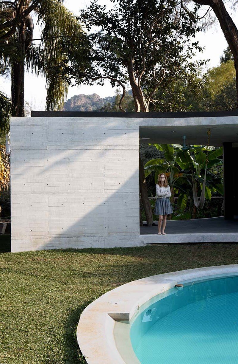 Tepoztlan Lounge - Modern Concrete Bungalow by Cadaval & Sola-Morales (10)