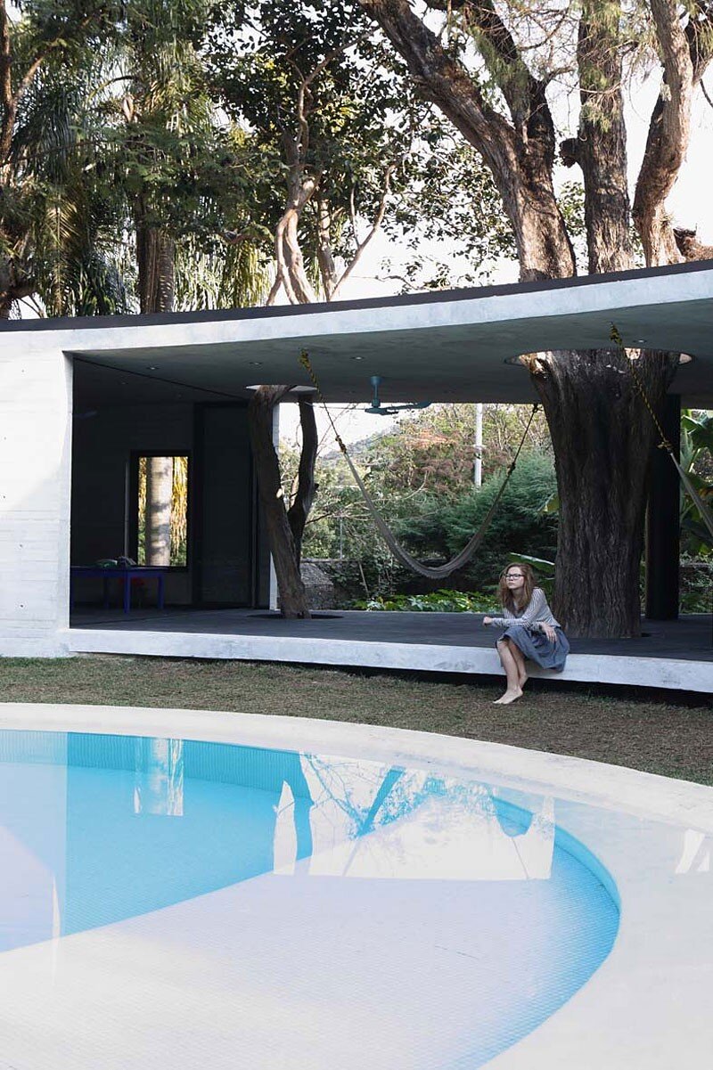 Tepoztlan Lounge - Modern Concrete Bungalow by Cadaval & Sola-Morales (11)