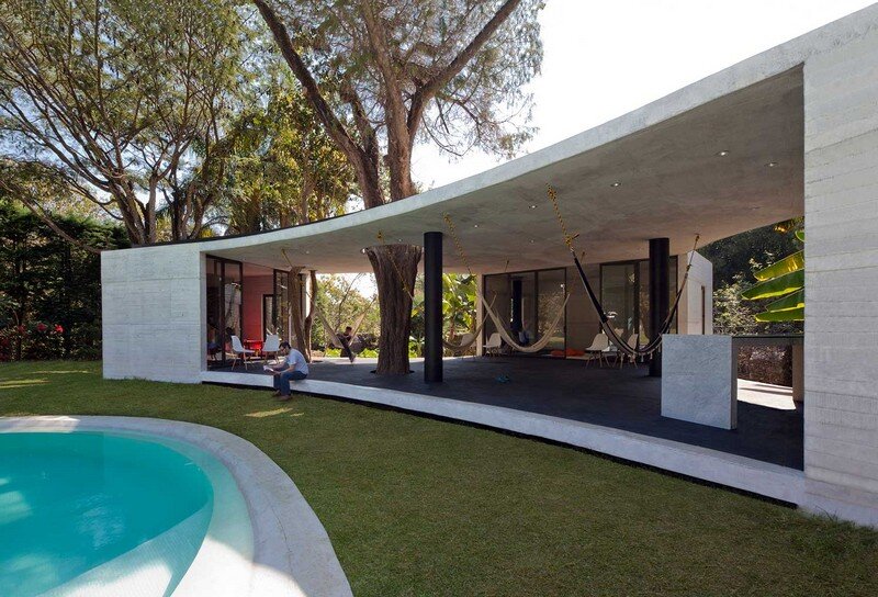 Tepoztlan Lounge - Modern Concrete Bungalow by Cadaval & Sola-Morales (3)