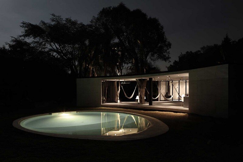 Tepoztlan Lounge - Modern Concrete Bungalow by Cadaval & Sola-Morales (8)