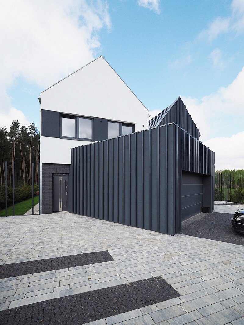 Fence House - a Contemporary Interpretation of the Traditional Style 19