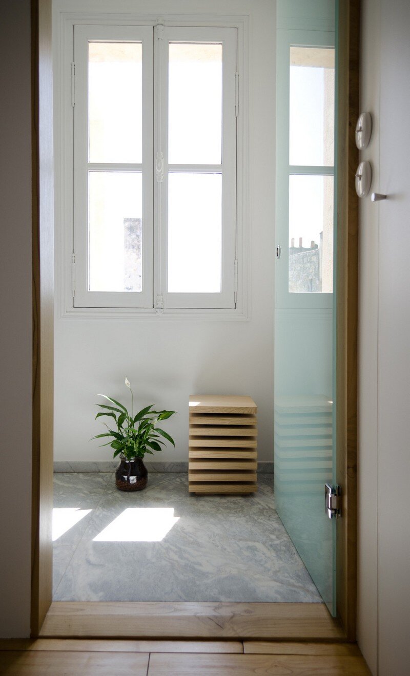 Small Bordeaux Apartment Revealing a Good Space Distribution 13