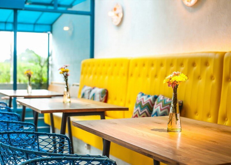 Yelo Eatery - Pop Interiors with Modern Industrial Vibe 5