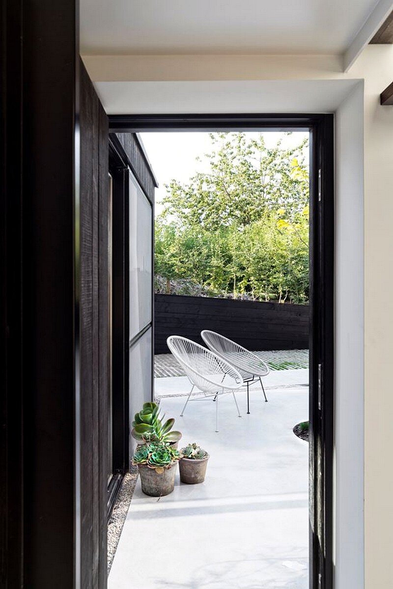 Studio K Has Designed a Vivid and Sunny Home 16