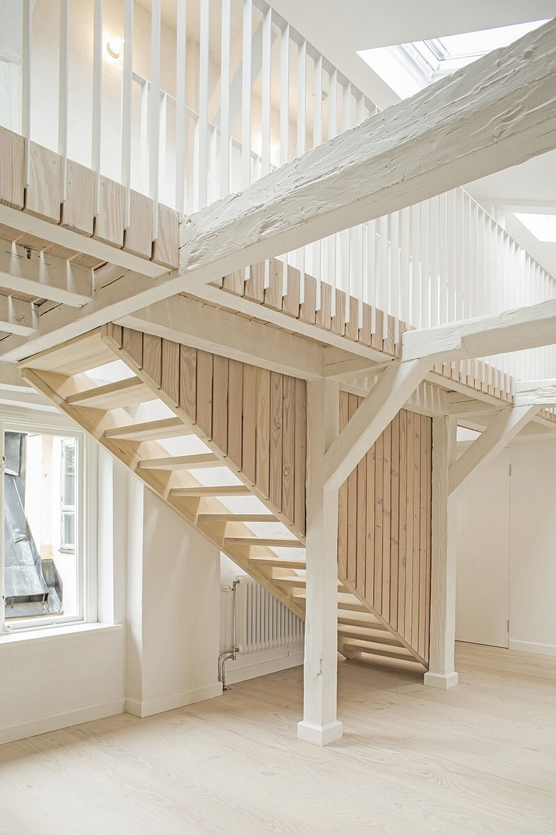 Studiomama Completes Renovation of Apartments in 1720s House 11