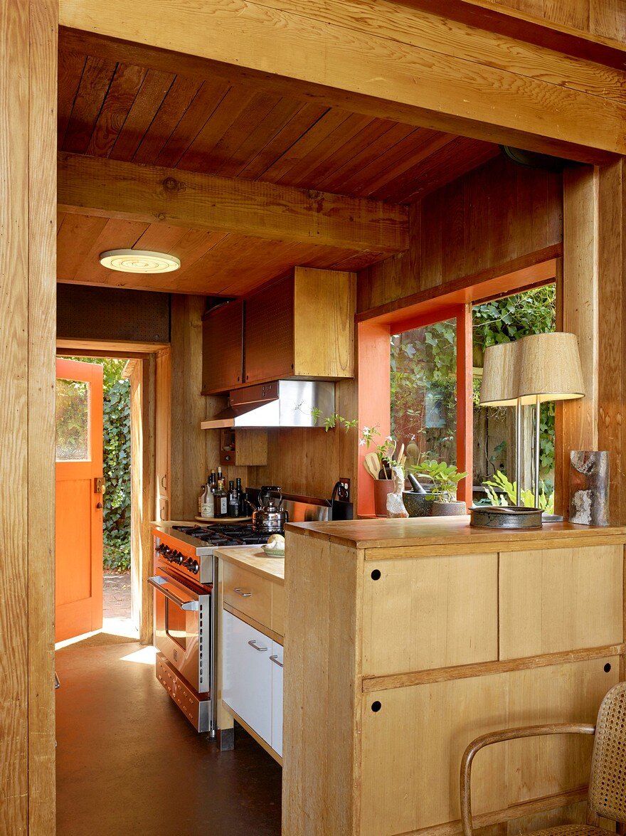 A Mill Valley House Made of Red Cedar and Glass 4