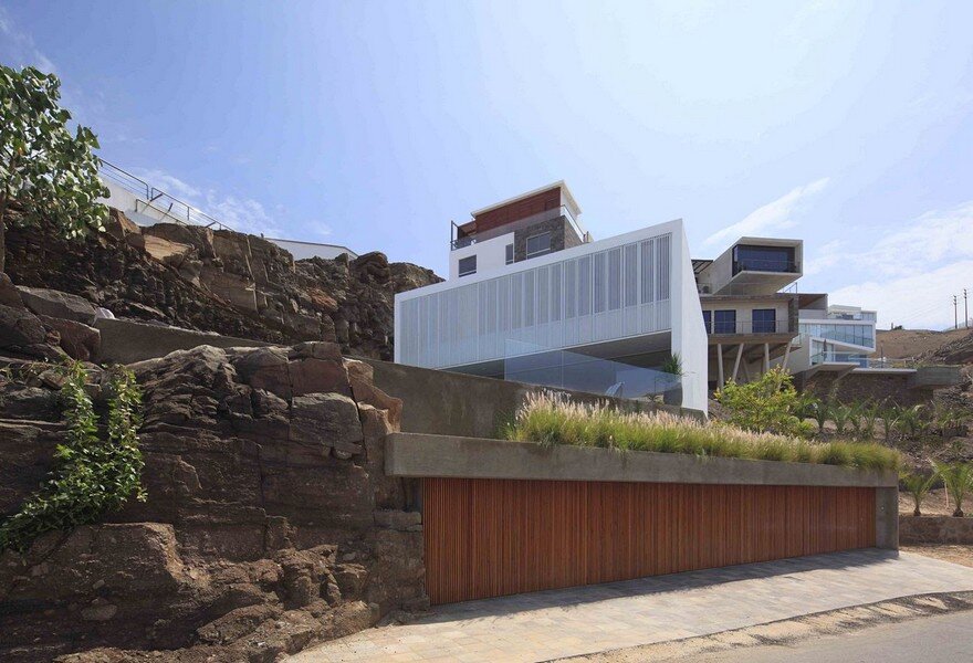 Lapa House in Lima by Martin Dulanto Arquitecto