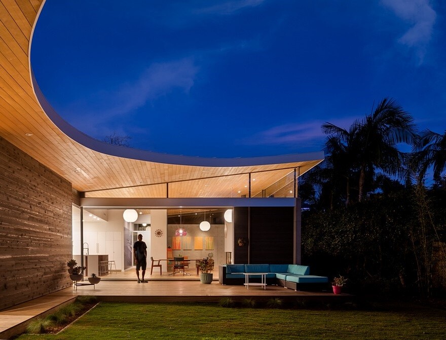 California Coastal Home with an Original and Bold Curvilinear Roof 21