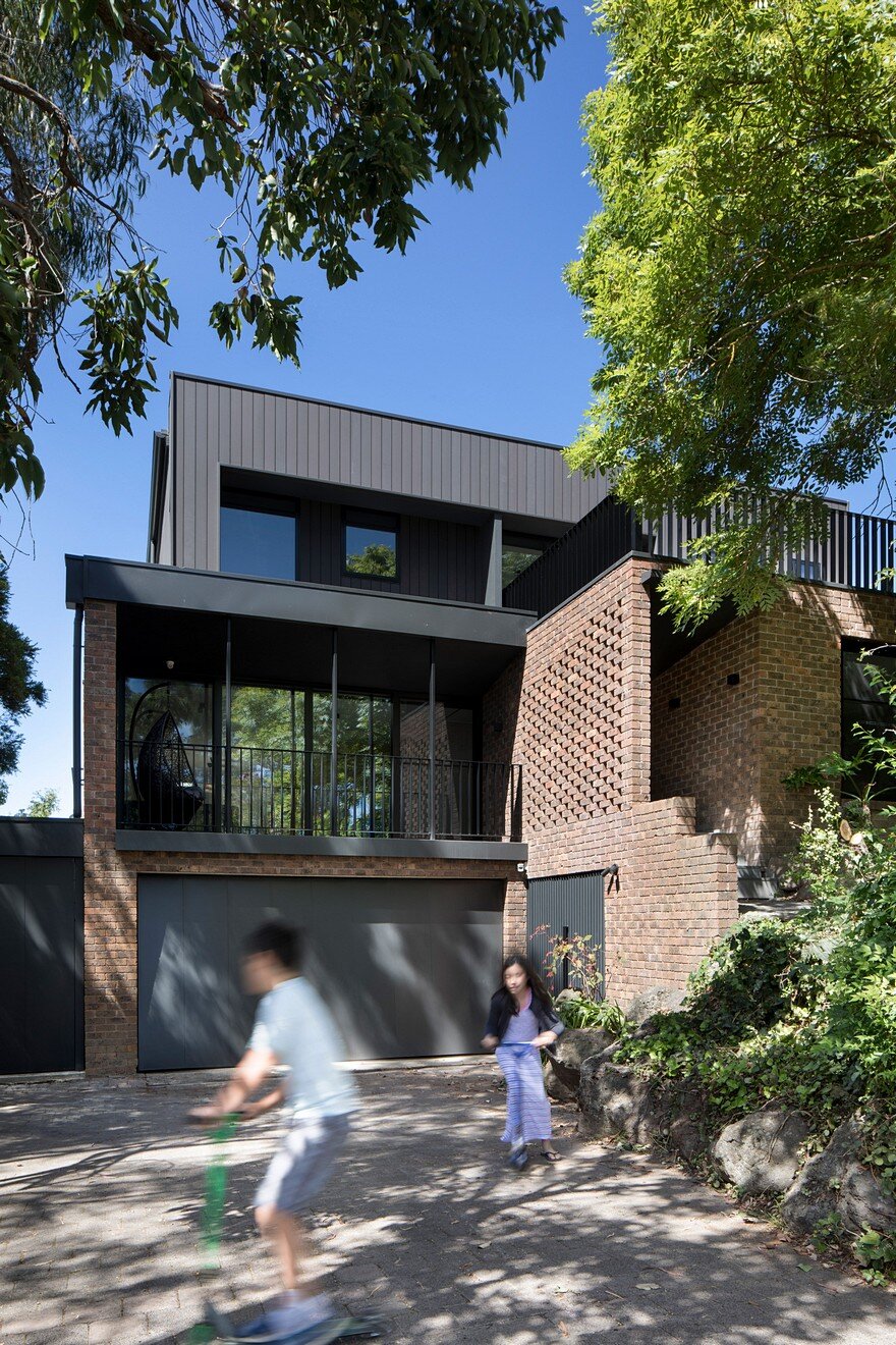 Double Brick Family Home / Ruffey Lake House by Inbetween Architecture 1