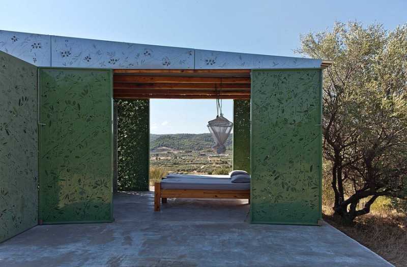 Olive Tree House in Halkidiki, Greece / Eva Sopéoglou