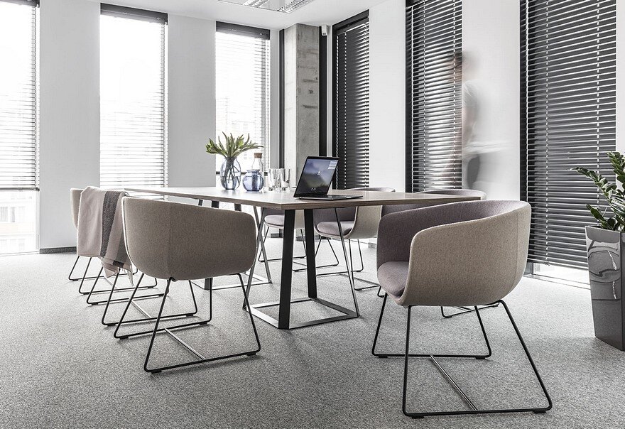 Work-Friendly Office Spaces by Metaforma Group 9