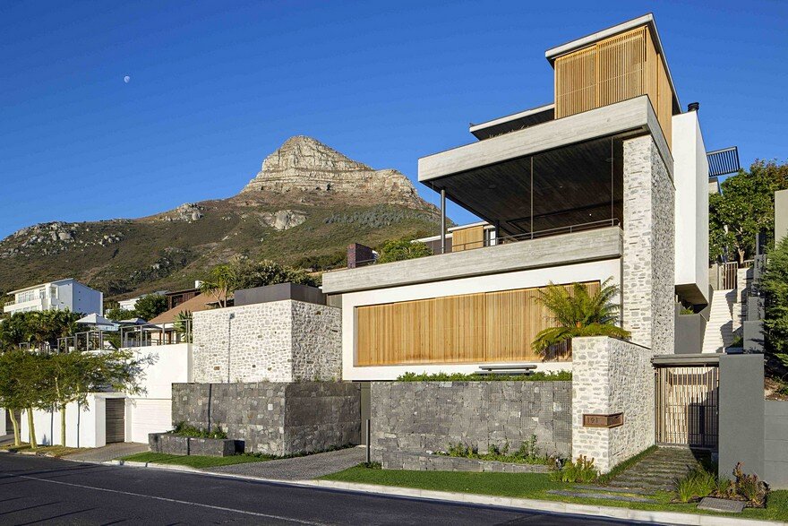 Clifton House in Cape Town with a Panoramic View of the Ocean 18