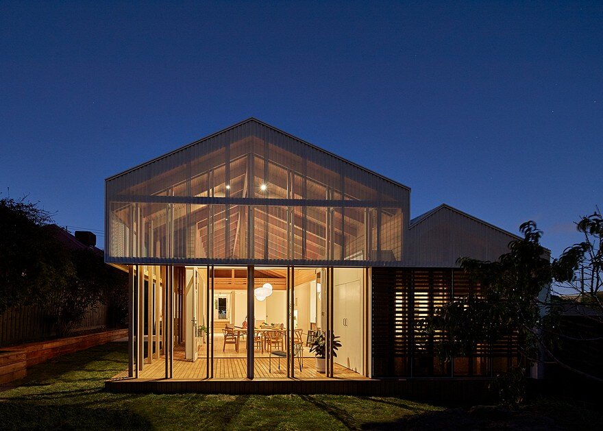 MAKE Architecture Adapted Japanese Sliding Timber Screens to Renovate an Australian Home 14