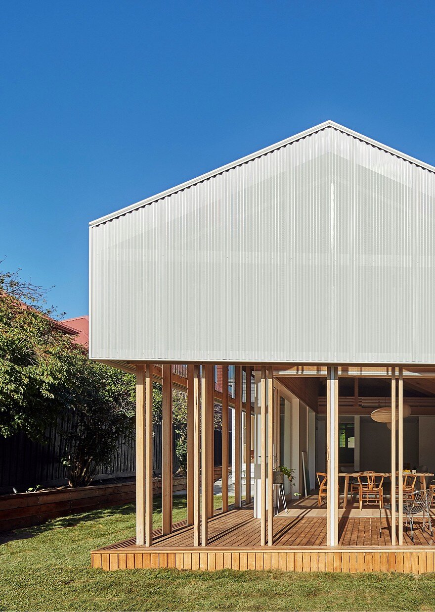 MAKE Architecture Adapted Japanese Sliding Timber Screens to Renovate an Australian Home 4