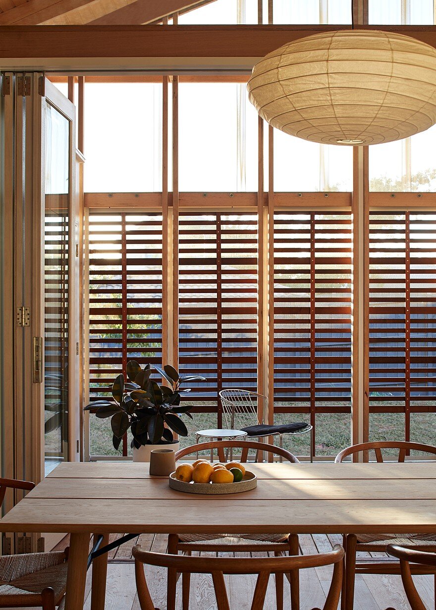 MAKE Architecture Adapted Japanese Sliding Timber Screens to Renovate an Australian Home 11