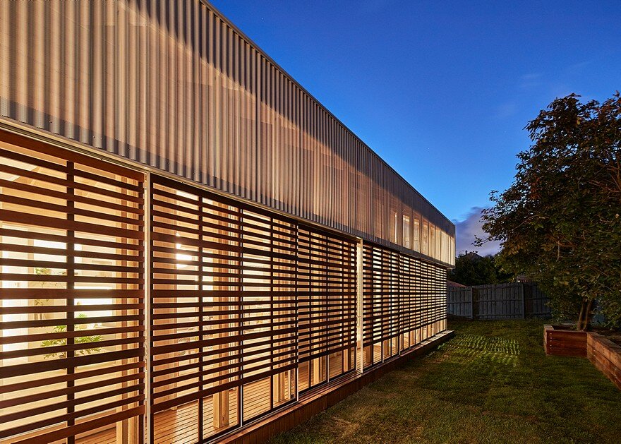 MAKE Architecture Adapted Japanese Sliding Timber Screens to Renovate an Australian Home 2