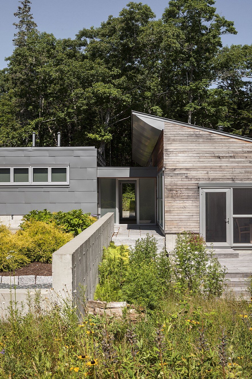 Maine Contemporary Retreat in a Scenic Cove Surrounding by a Dense Forest 3