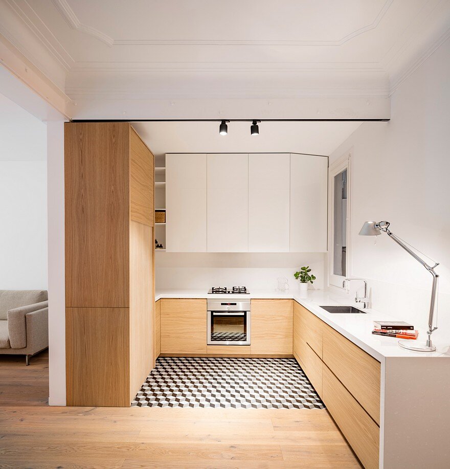 Open-Layout Apartment in Barcelona Exhibiting Fresh, Clean and Bright Design 2