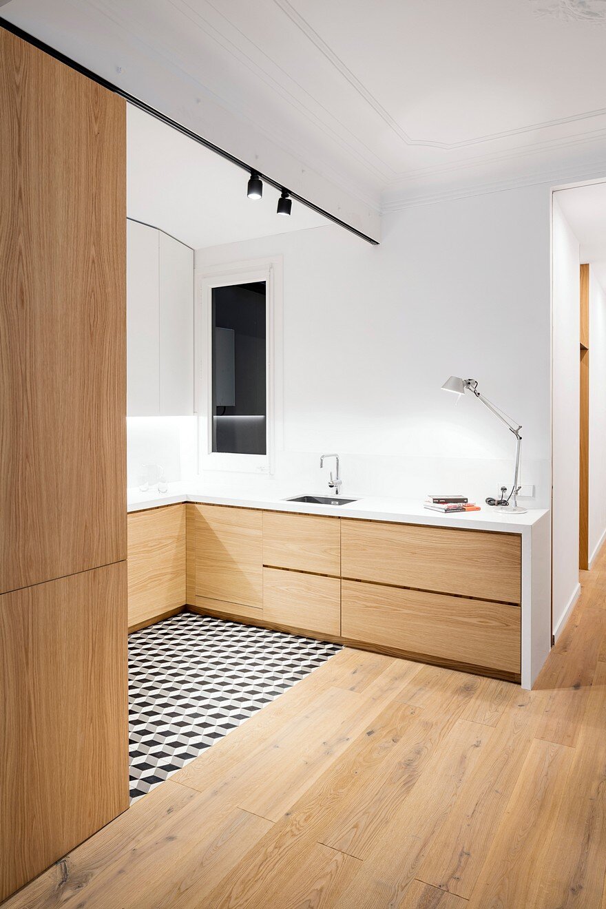 Open-Layout Apartment in Barcelona Exhibiting Fresh, Clean and Bright Design 3