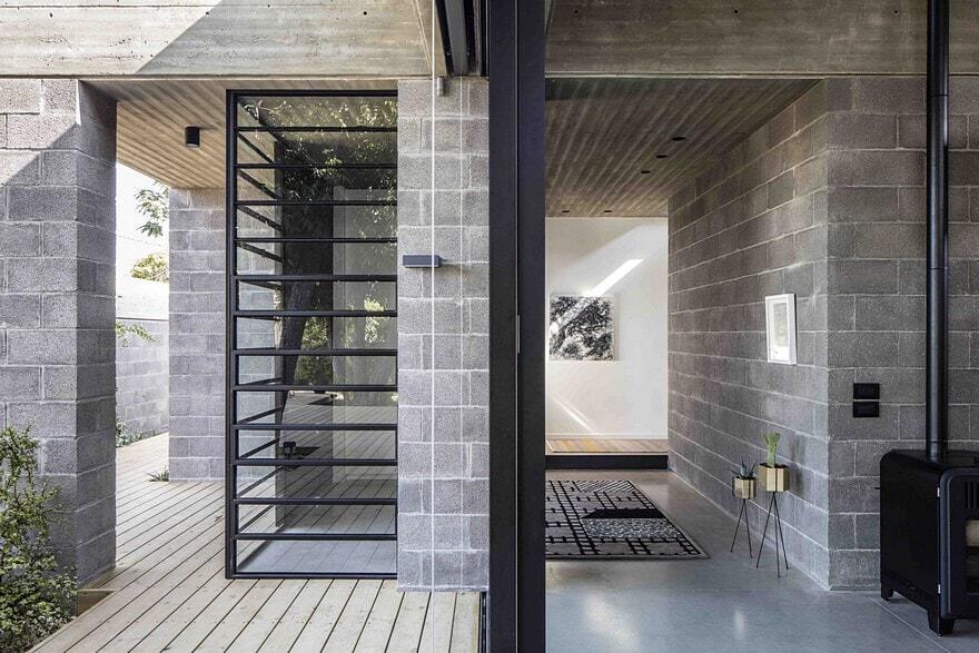 Raw Concrete and Black-Painted Metal Give Industrial Feeling to Jacobs-Yaniv House 5