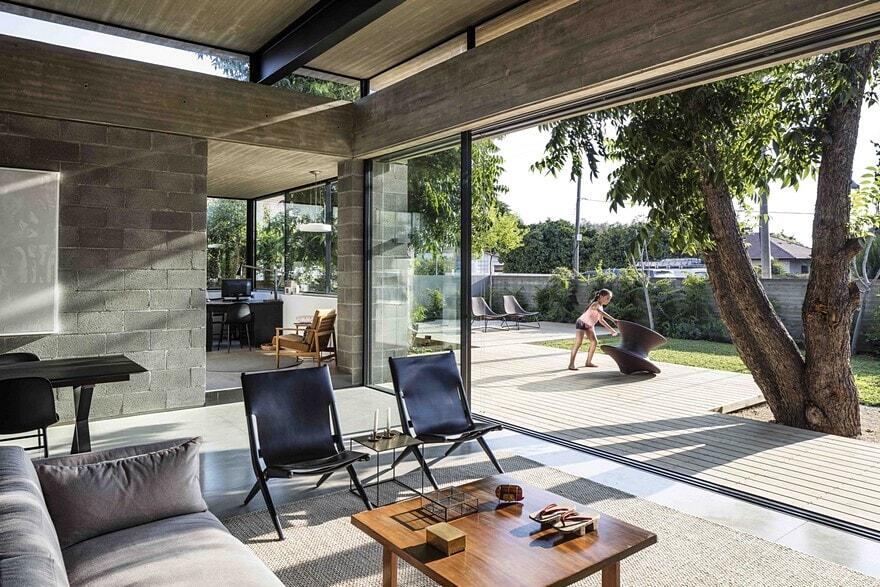 Raw Concrete and Black-Painted Metal Give Industrial Feeling to Jacobs-Yaniv House 2