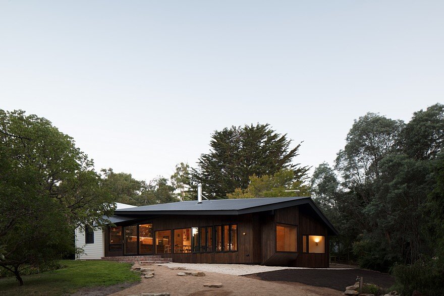 Shadow Cottage Daylesford is a Wood Story in Contrast to a Discrete Industrial Aesthetic