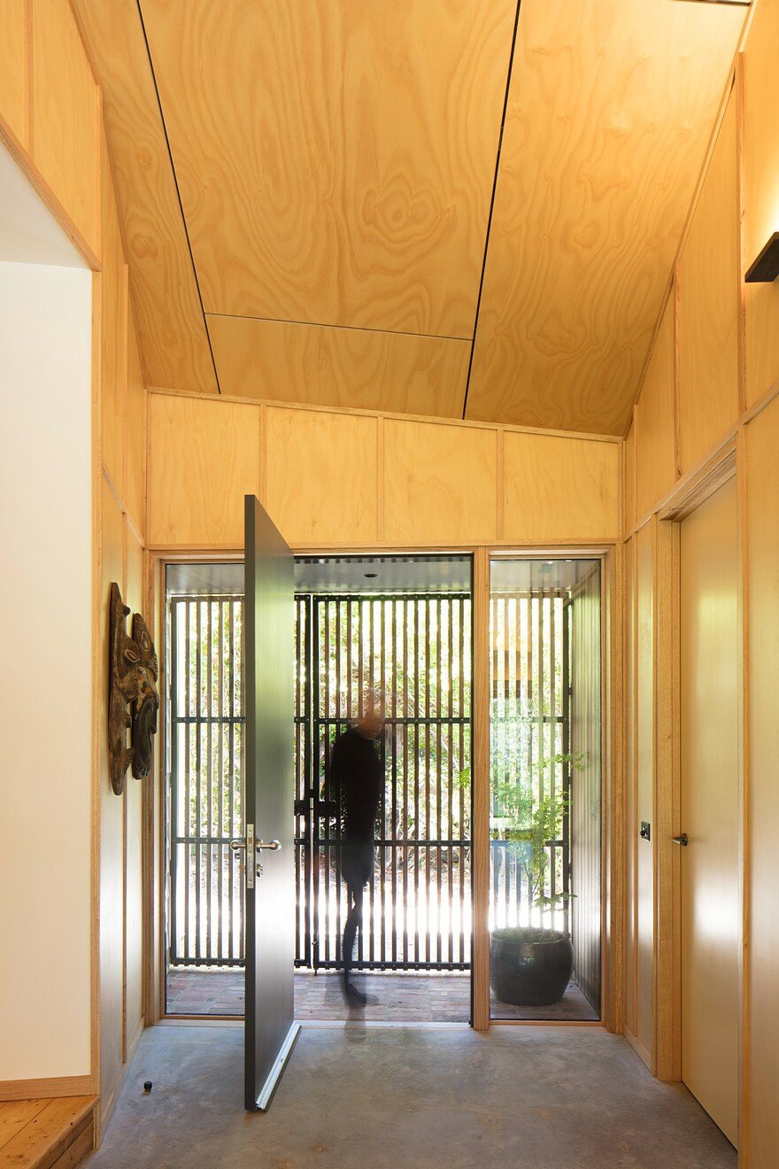 Shadow Cottage Daylesford is a Wood Story in Contrast to a Discrete Industrial Aesthetic 4