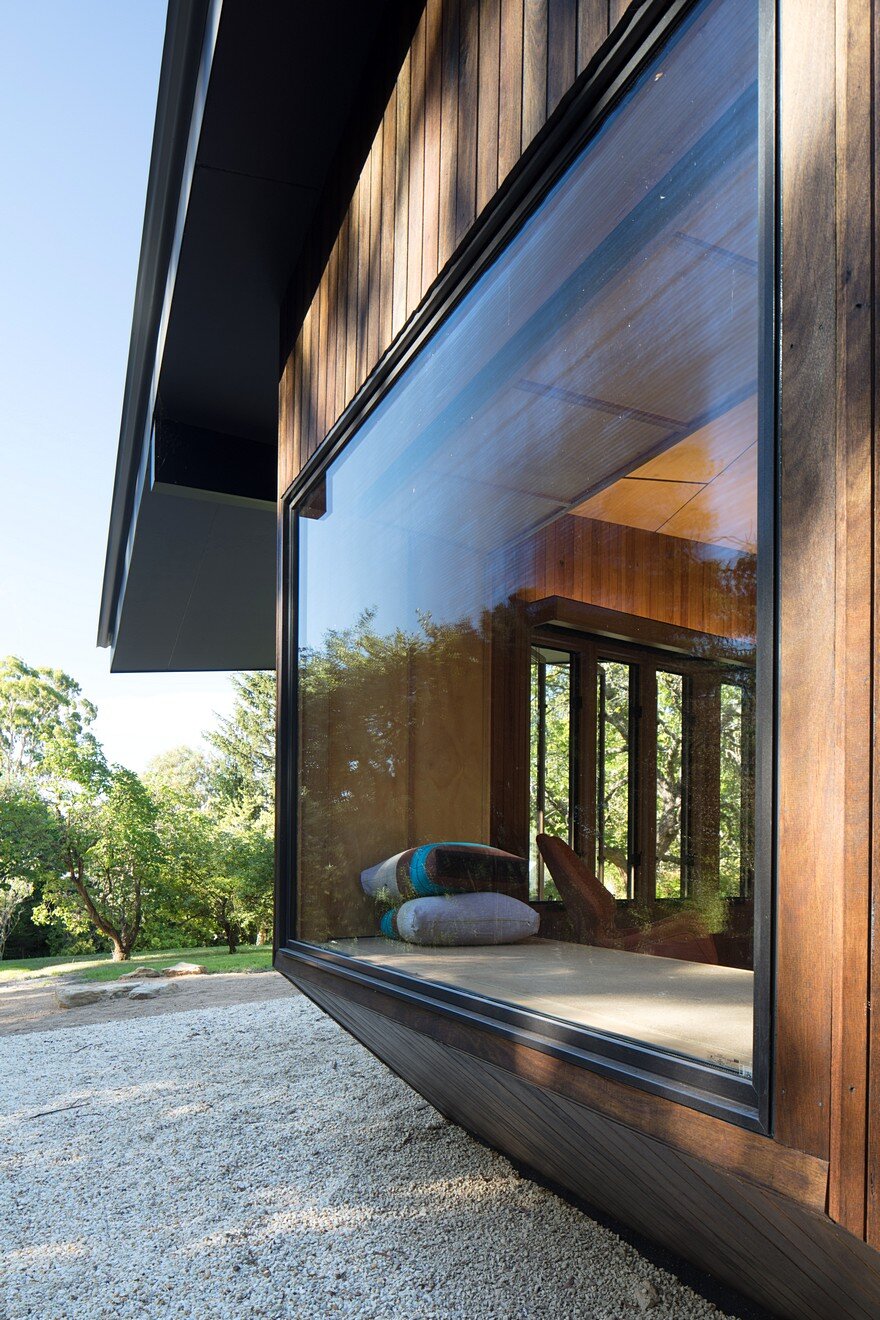 Shadow Cottage Daylesford is a Wood Story in Contrast to a Discrete Industrial Aesthetic 17