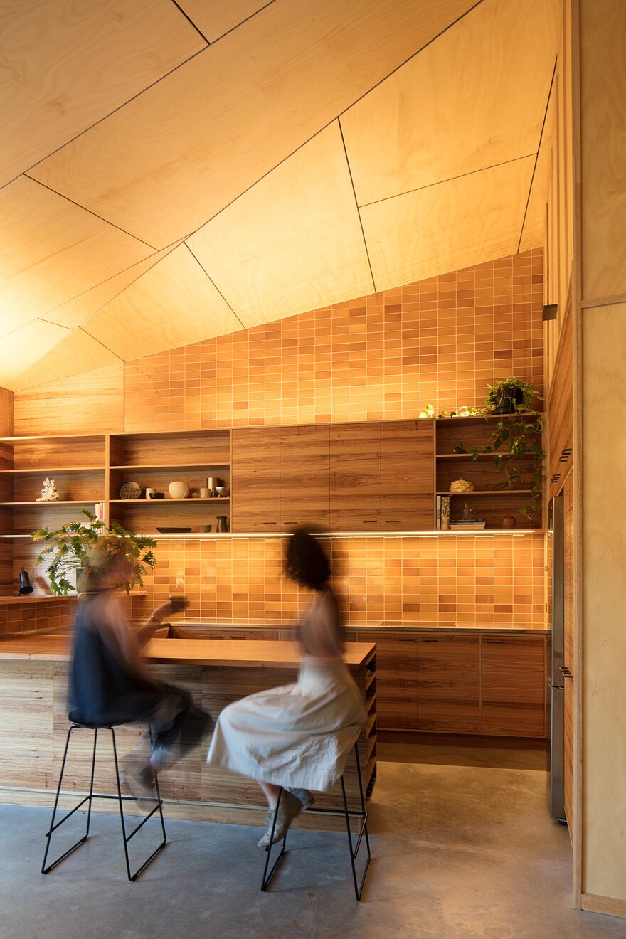 Shadow Cottage Daylesford is a Wood Story in Contrast to a Discrete Industrial Aesthetic 11
