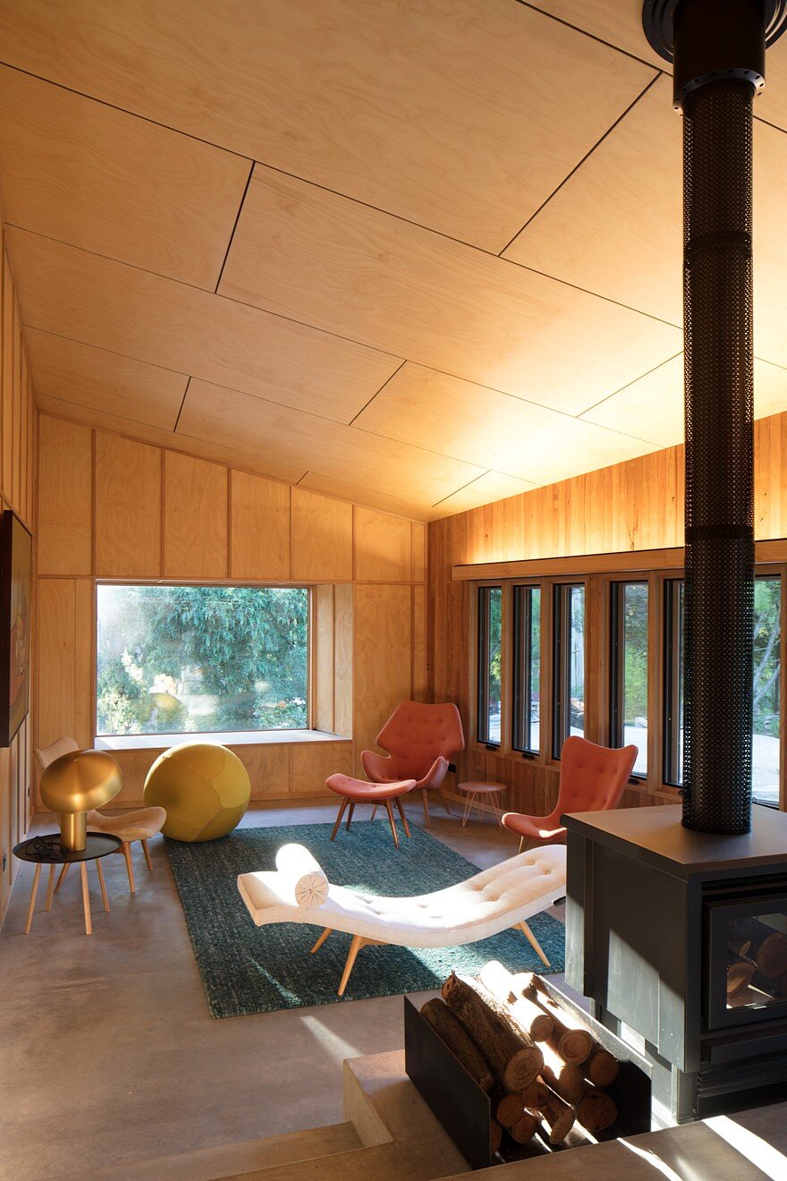 Shadow Cottage Daylesford is a Wood Story in Contrast to a Discrete Industrial Aesthetic 6