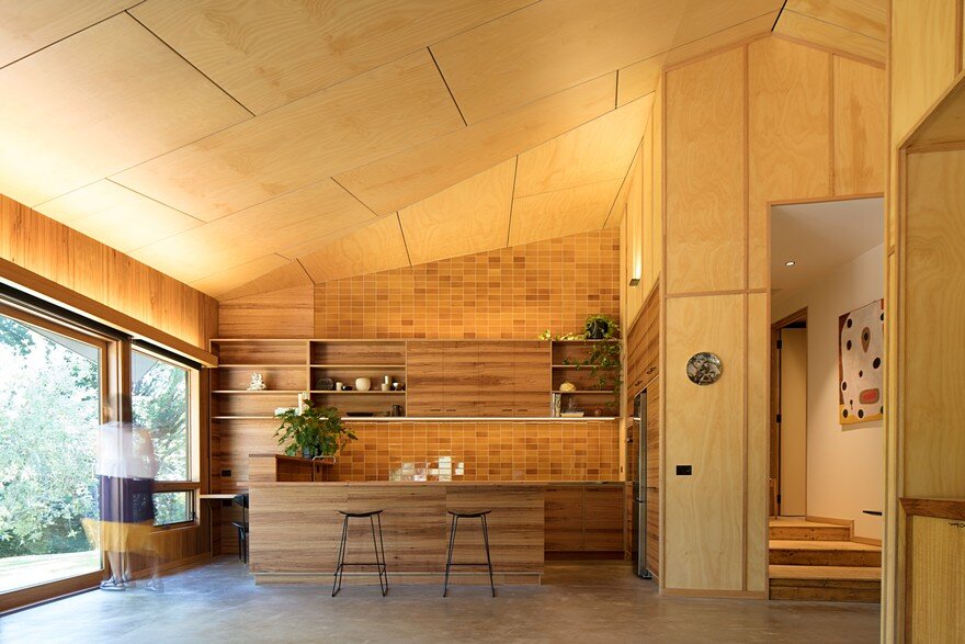 Shadow Cottage Daylesford is a Wood Story in Contrast to a Discrete Industrial Aesthetic 10