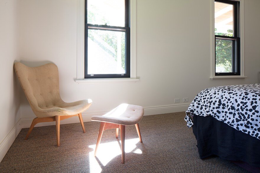 Shadow Cottage Daylesford is a Wood Story in Contrast to a Discrete Industrial Aesthetic 14